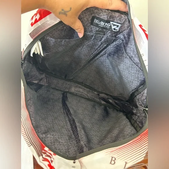 Billabong messenger bag. Size medium. Used mildly - Picture 5 of 9